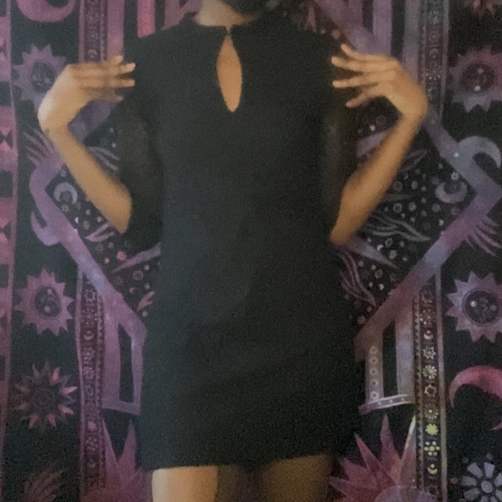 Black Peak Hole Quarter Sleeve Mini Dress